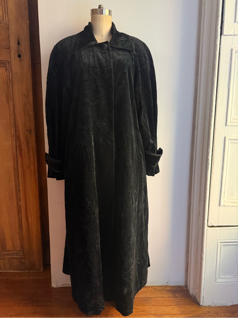 Vintage Portrait Black Cotton Velvet Maxi Coat Embroidered Long Jacket